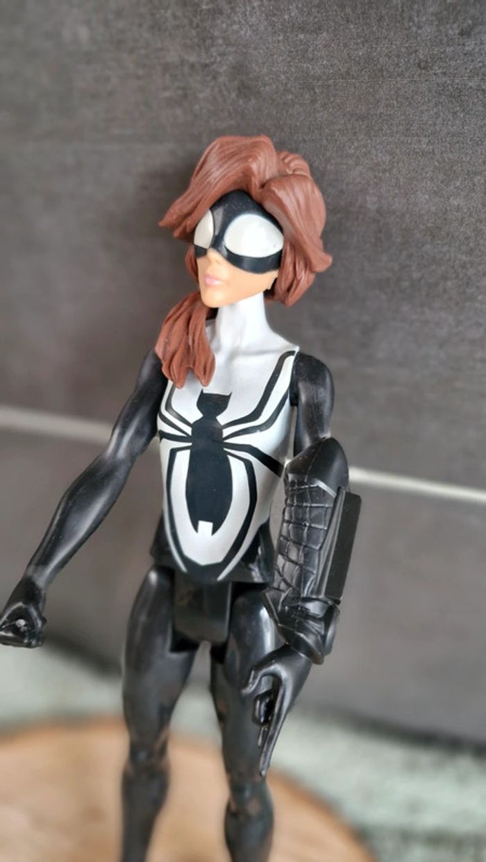 Figurine spider girl titan marvel - photo numéro 2