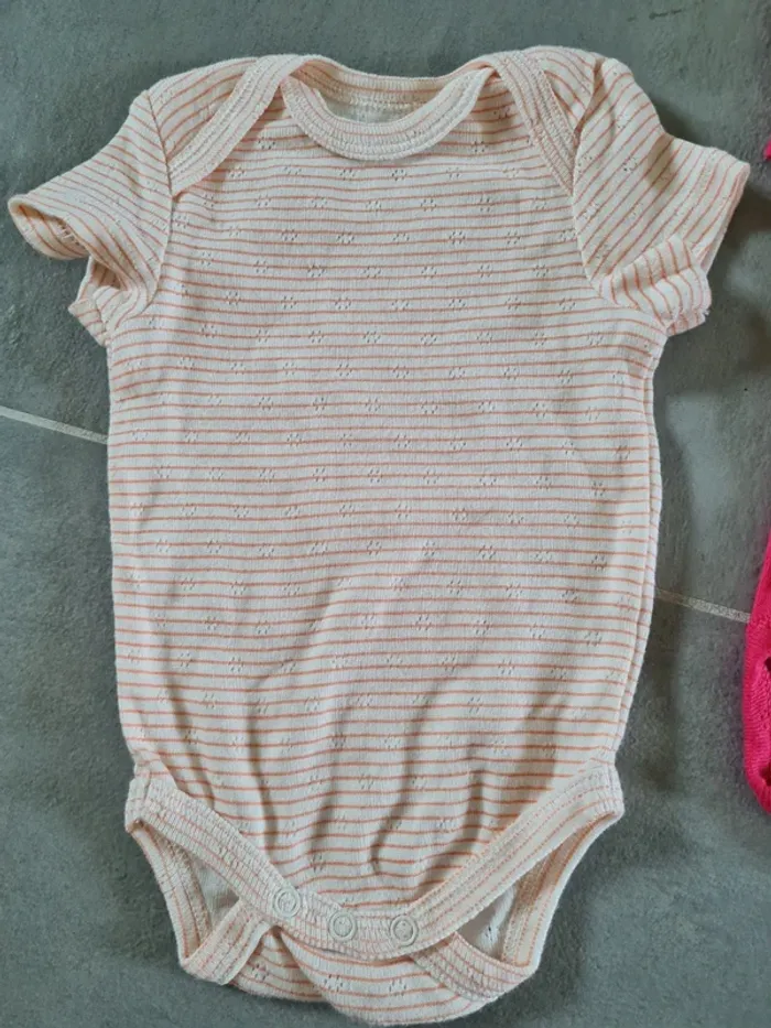Lot body 1mois - photo numéro 4