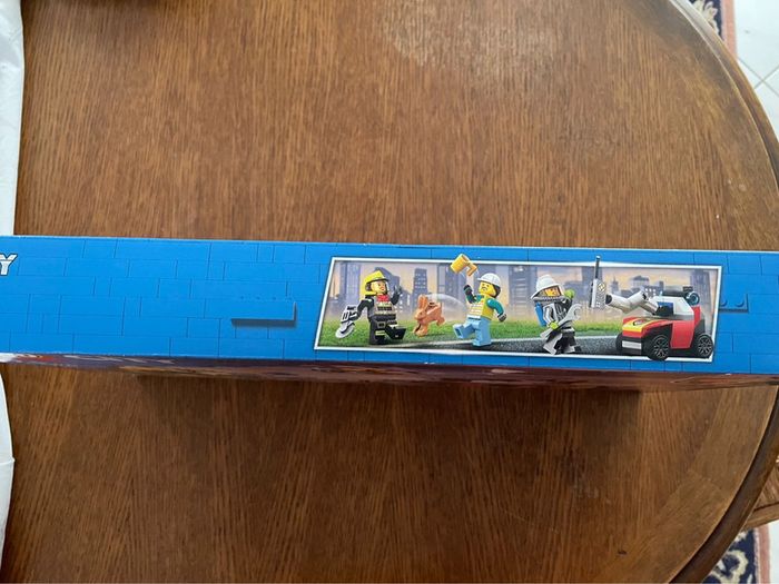 Boîte lego City 60374 Neuve Le camion d’intervention des pompiers - photo numéro 3