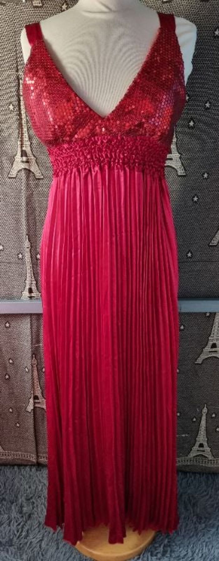 Robe rouge avec sequins taille 38-40 toute occasions