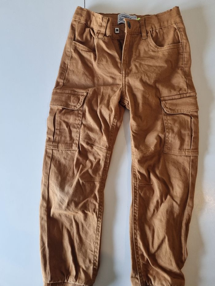 Deux pantalons neufs sans étiquette - photo numéro 5