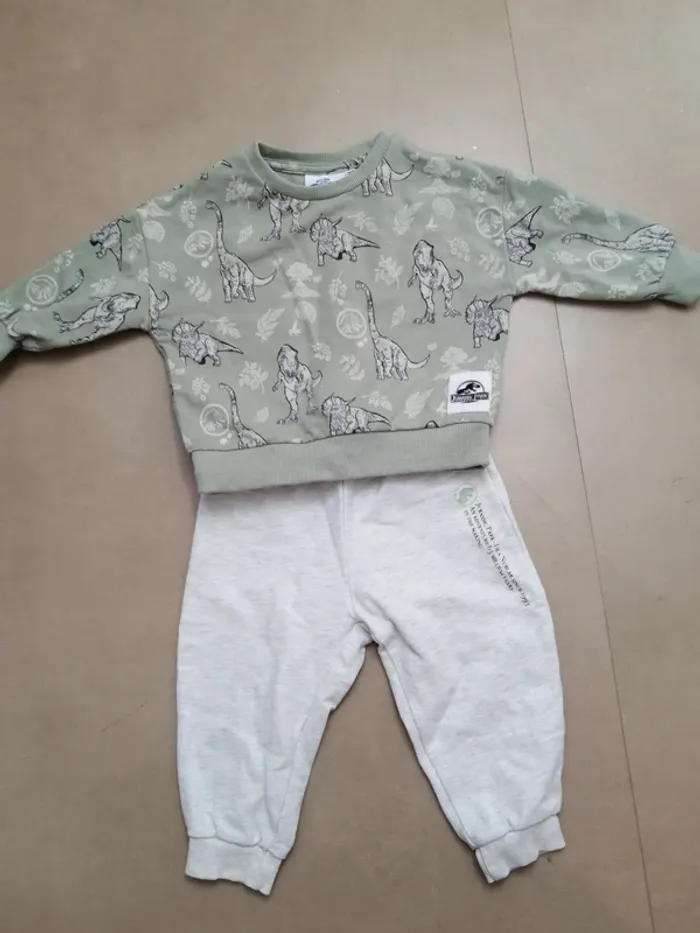 Ensemble dinosaure 18 mois