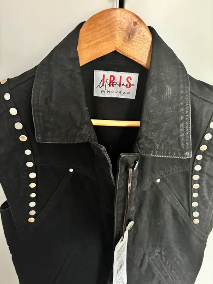 Veste sans manche cloutée Iris Mittenaere - photo numéro 2