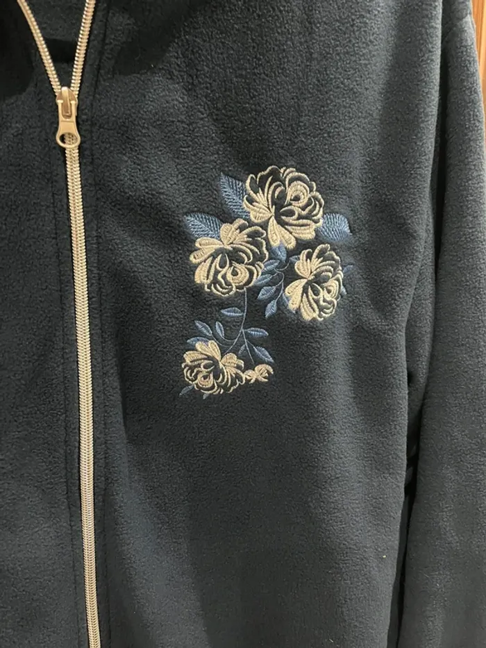 Veste polaire bleue marine fleurie - photo numéro 2