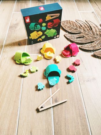 🐋Jeu educatif tri des animaux et couleurs baleines en bois et feutrine marque Janod