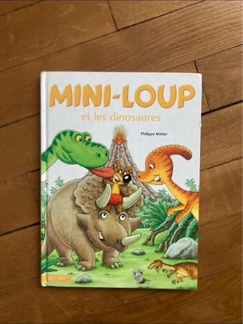 Livre « Mini Loup et les dinosaures »