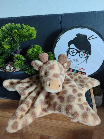 doudou girafe marron beige orange Keel Toys étoile queue Jaune Plat DD003539