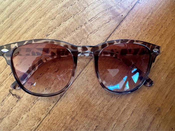 Paire de lunettes de soleil léopard - photo numéro 4