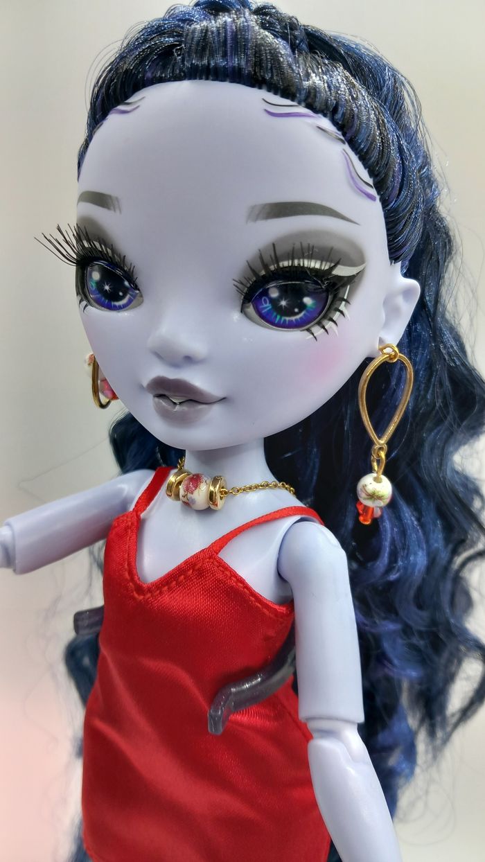 Poupée shadow high rainbow Reina Glitch avec plusieurs tenues et accessoires - photo numéro 7