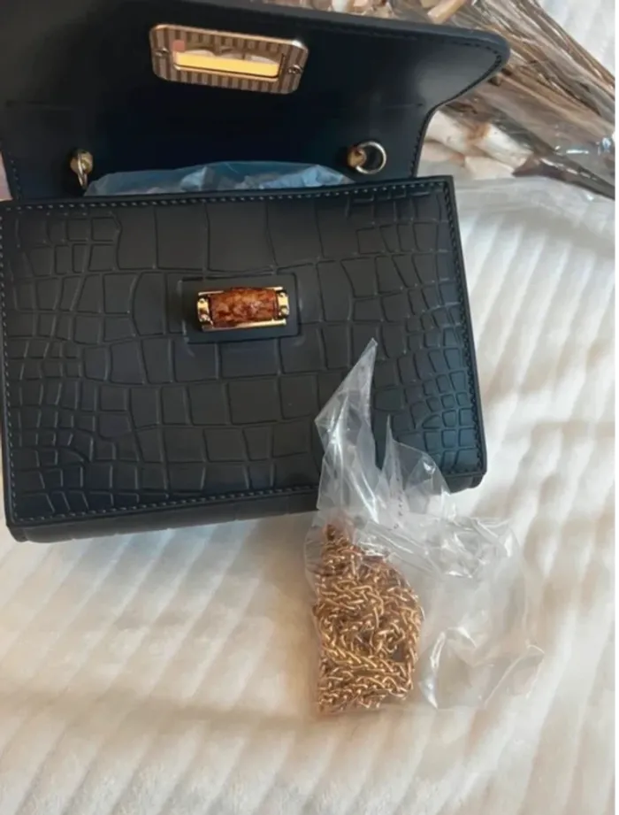 Sac à main noir effet croco avec poignée en bambou - photo numéro 4