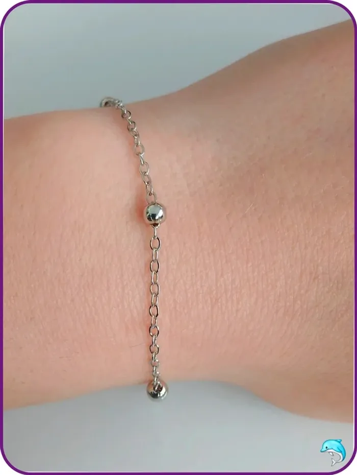 Bracelet argenté tendance – fin, chic et lumineux
