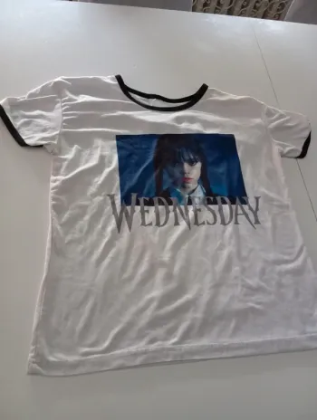 T-shirt mercredi taille 14 ans