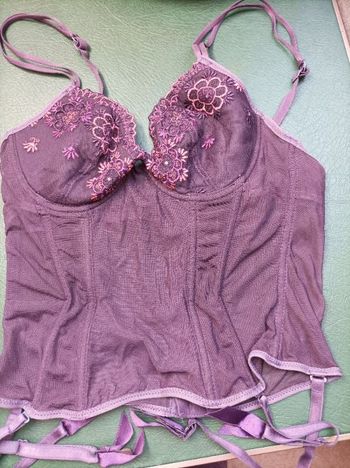 Bustier porte-jarretelles violet