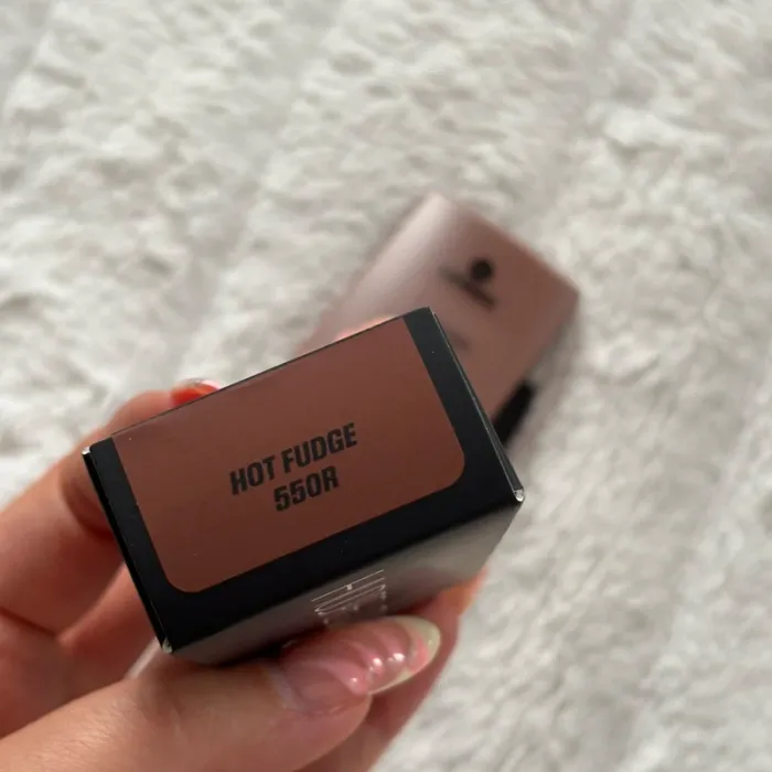 Font de teint - Easy Blur - Hot Fudge 550R - Huda beauty - photo numéro 4