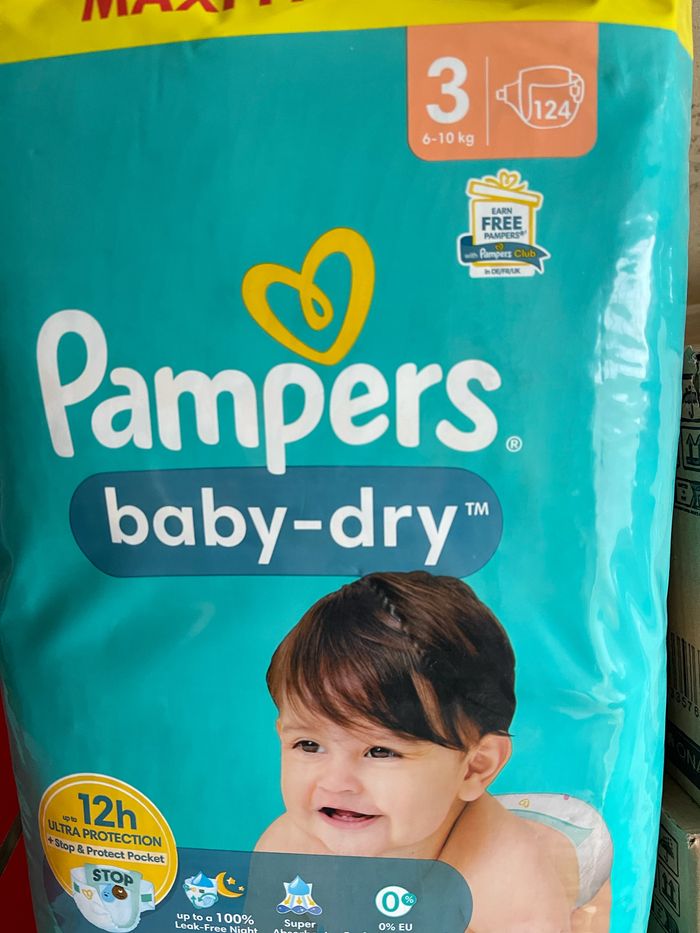 Couches Pampers taille 3