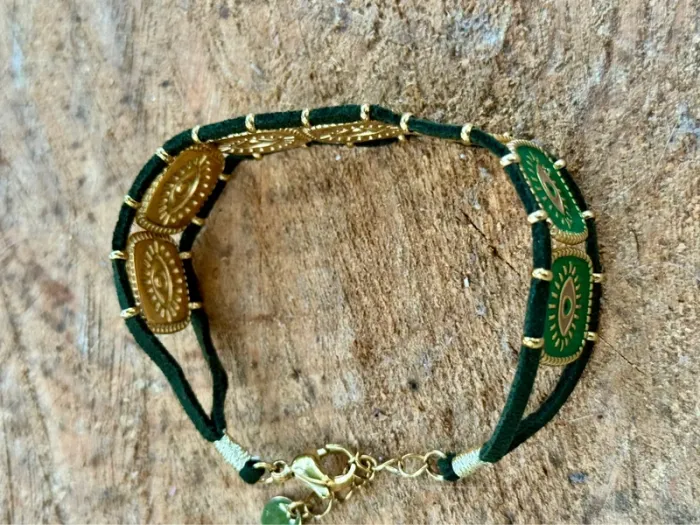 Bracelet manchette Réversible acier inoxydable or cordon vert médailles  carrés or ils - photo numéro 4