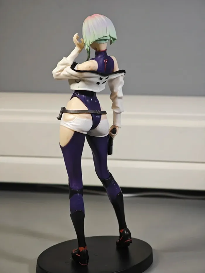 Figurine CyberPunk Edgerunners : Lucy 21cm neuve avec boîte - photo numéro 4
