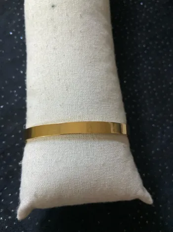 Bracelet doré simple et élégant