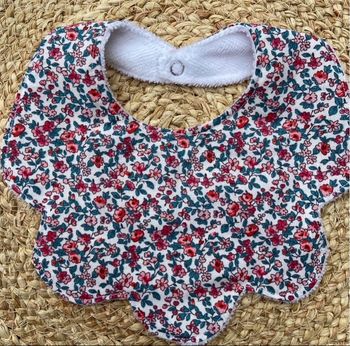 Bavoir fleur libertymt rose 