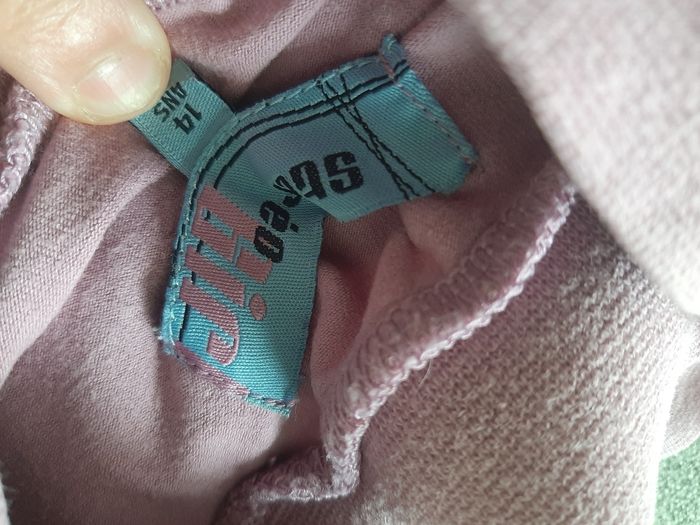 Petit pull fin fille 👧 taille 14ans - photo numéro 3