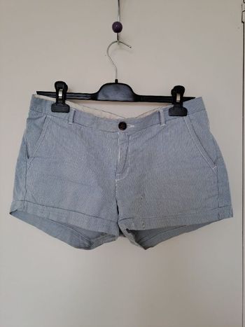 Short court rayé