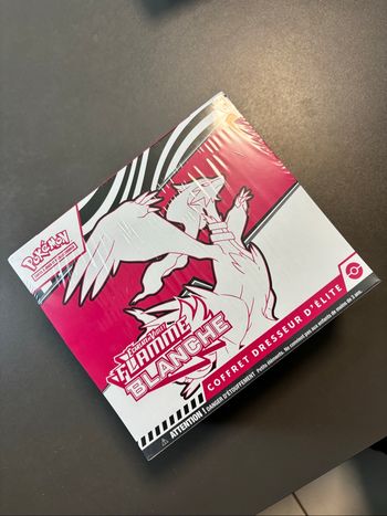 ETB Pokémon Flamme Blanche NEUF