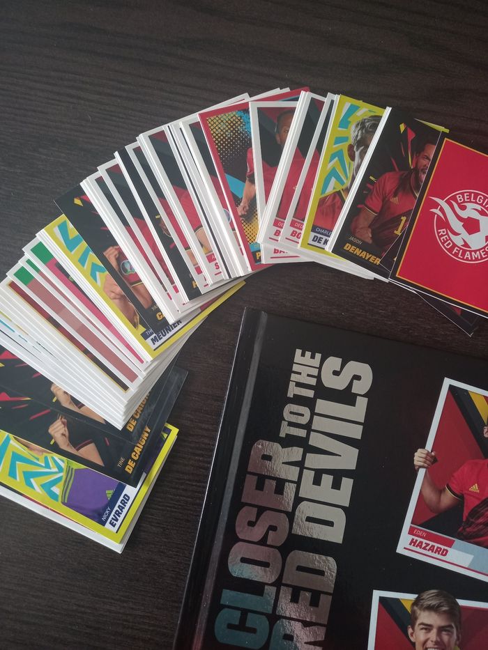 Collection panini "Red Devils", album 2023 - photo numéro 4