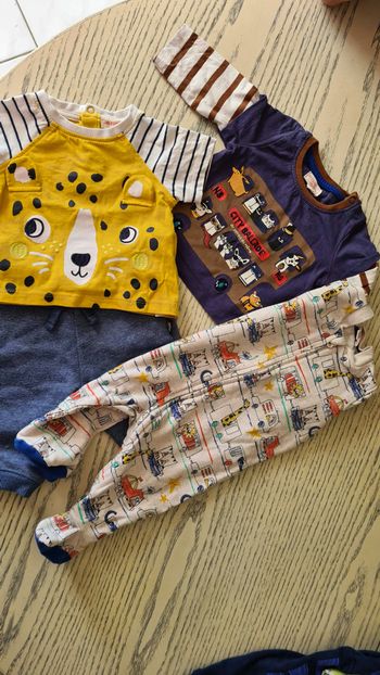 2 tee-shirts +1pantalon+1pyjama Du pareil au même