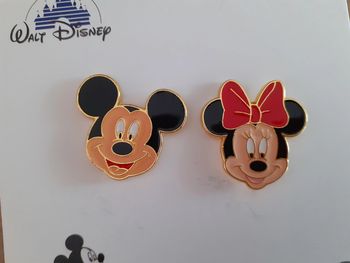 Lot de 2 pin's/broche Disney officiel représentant Mickey et Minnie