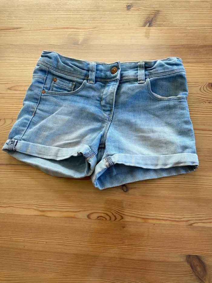 Short fille