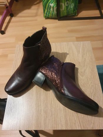 Bottines bordeaux et paillettes en cuir