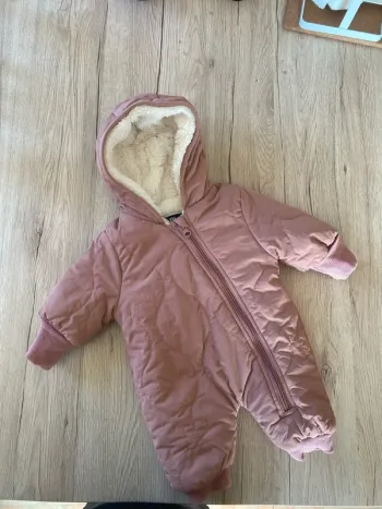 Combinaison neuve rose molletonné pâle fille hiver capuche 1 mois kiabi