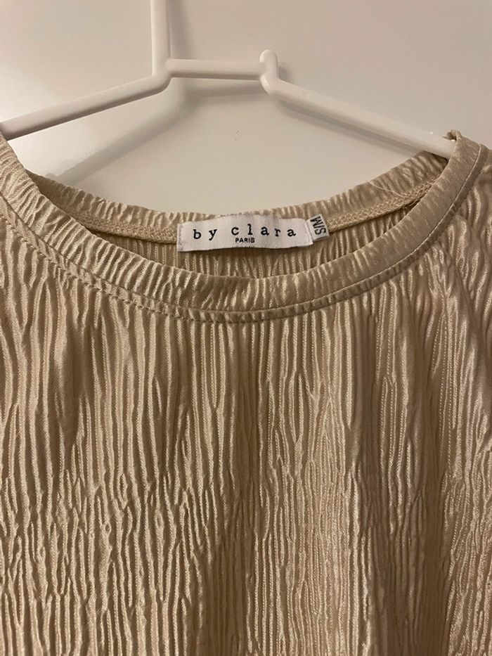 T-shirt plissé et fluide doré - photo numéro 4