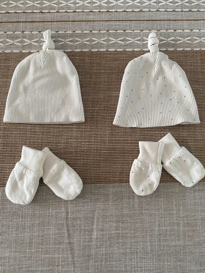 2 lots bonnets et moufles bébé