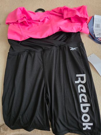 Ensemble cycliste reebok neuf taille 14/15 ans