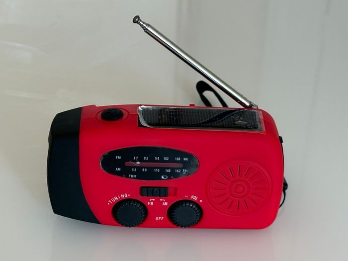 Radio multifonction d’urgence Tout-en-un – Parfaite pour l’été - photo numéro 2