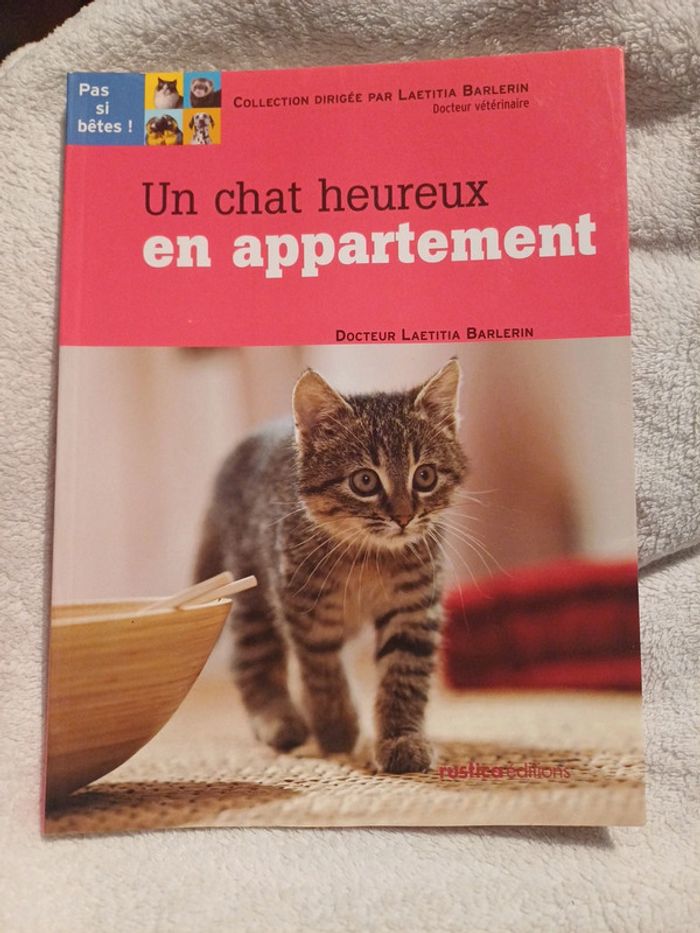 Livre un chat heureux en appartement