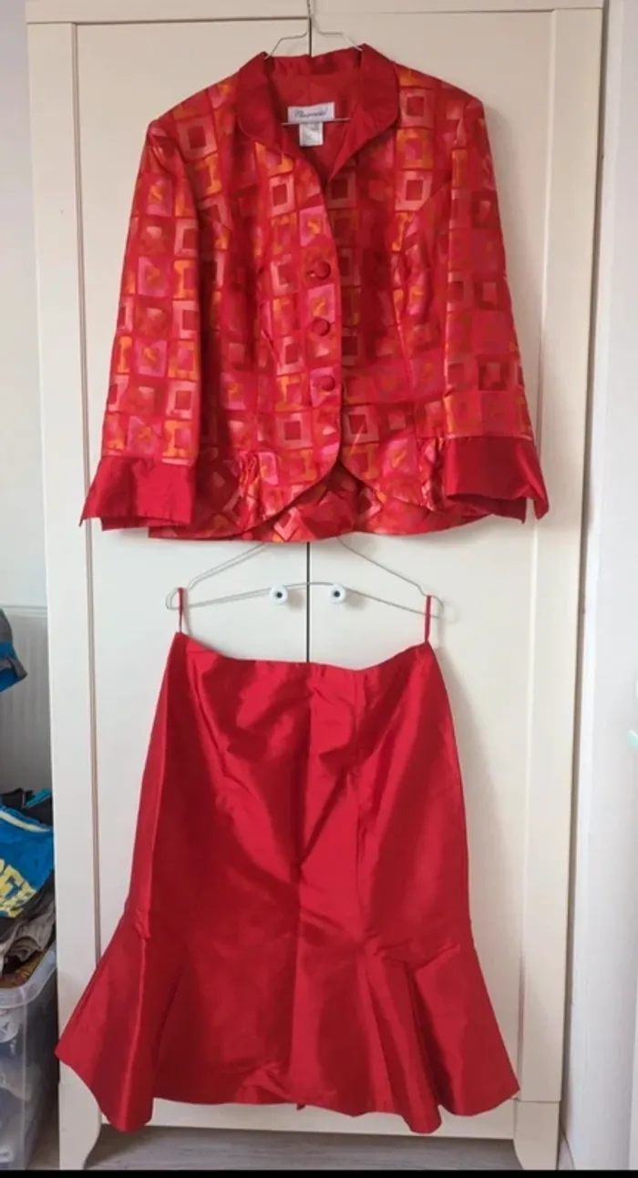 Tailleur blazer et jupe sirène rouge Clairmodel taille 44 - photo numéro 2