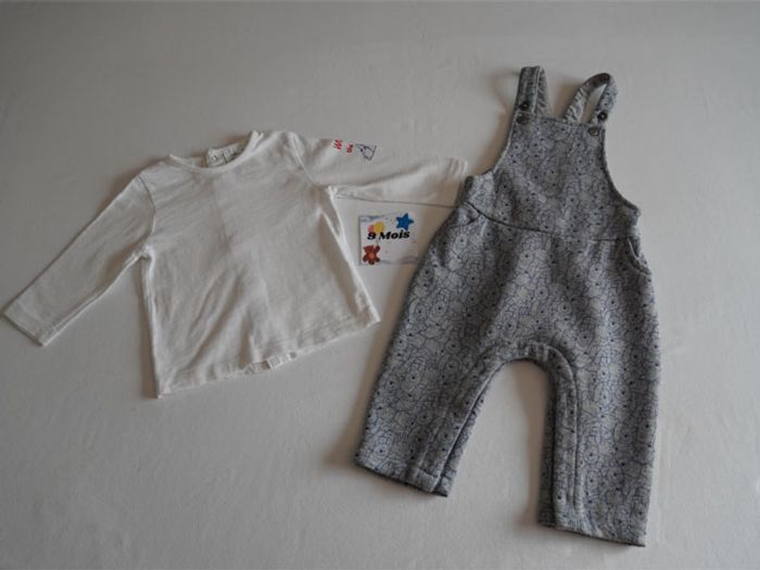 Ens Winnie The Pooh 9 mois : Salopette en sweat grise chinée/bleue fantaisie + haut blanc fantaisie - photo numéro 2