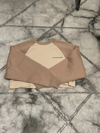 Pull court beige bershka