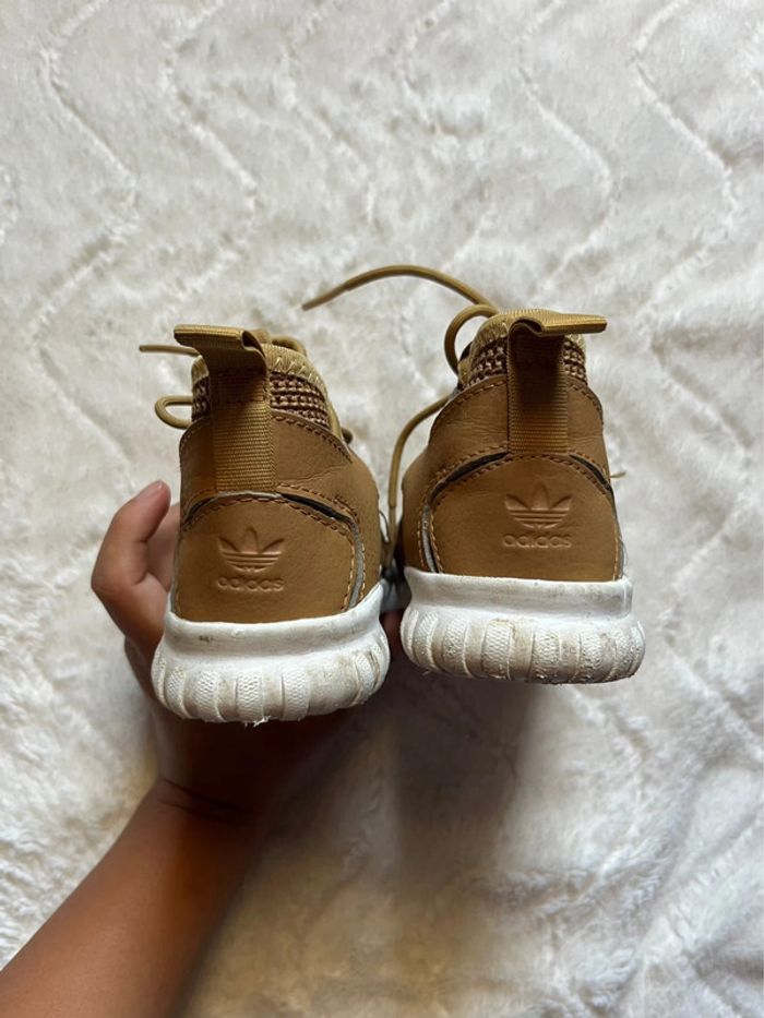 Paire de Adidas Taille 22 - photo numéro 8
