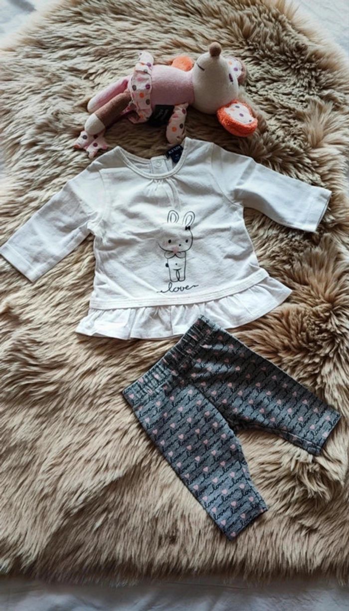 Ensemble  t-shirt  blanc leggigng gris kiabi 1 mois