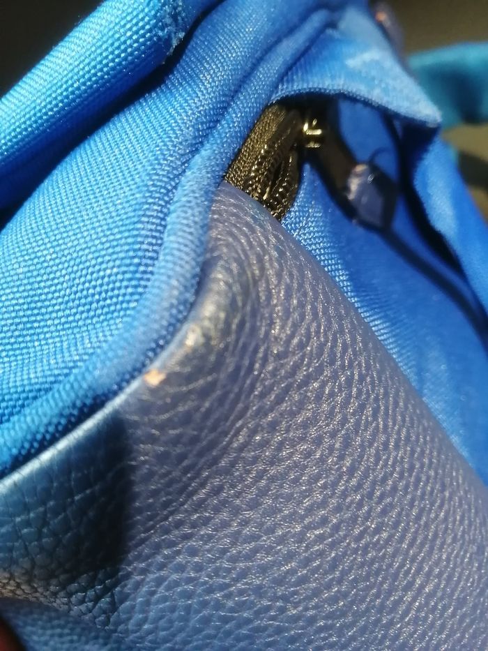 Sac Cabaïa Los Angeles, 3 pochettes
2 petites 1 grande série limitée Marion LEBLANC
très bon etat
Quelques petites marques d usure legeres - photo numéro 9