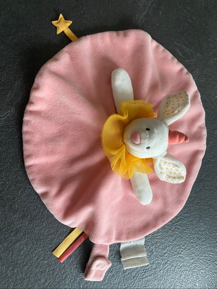 Doudou lapin plat grain de blé génération Z fantastic circus