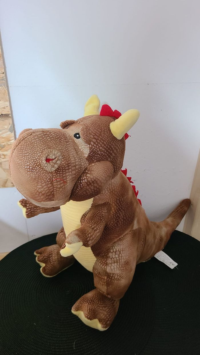 peluche dinosaure