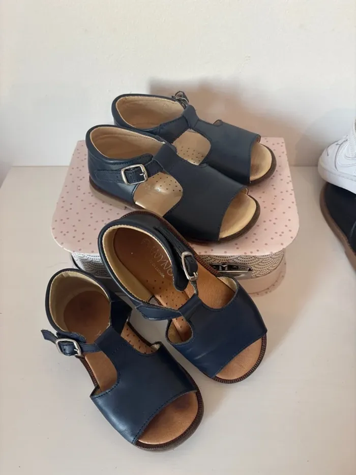 Sandalettes taille 26 - photo numéro 2