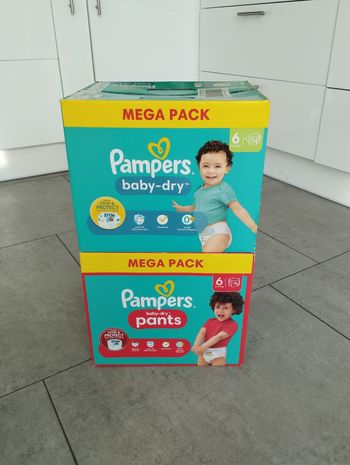 Couches Pampers pants et babydry taille 6