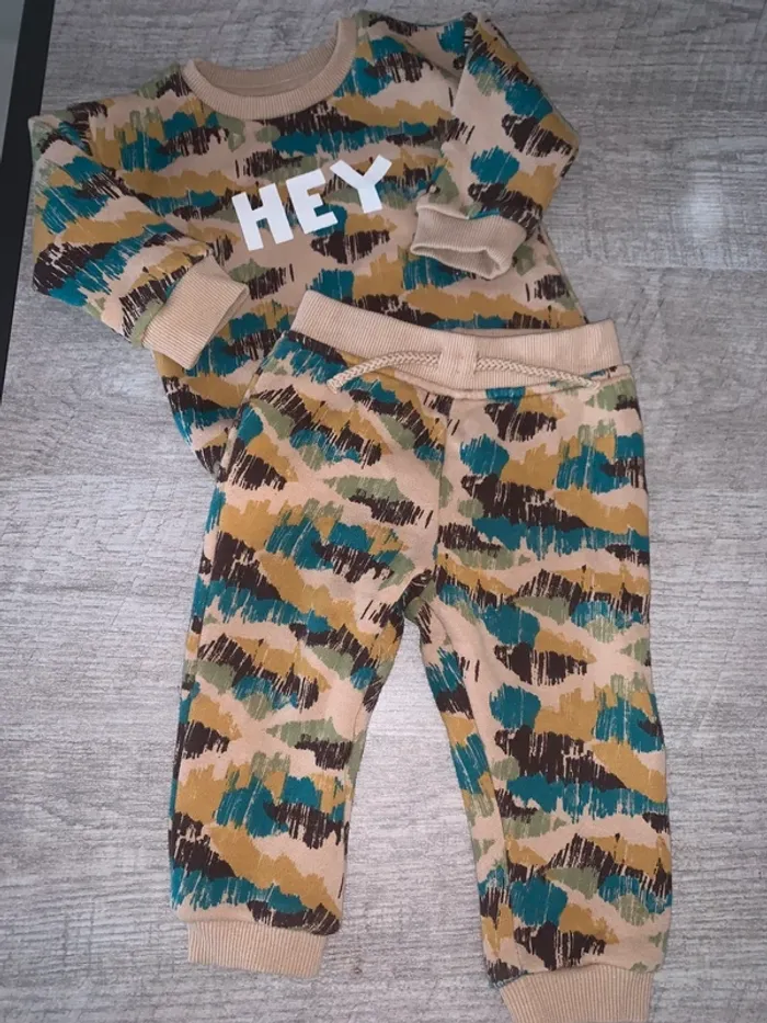 Ensemble Primark 9 12 mois 80 cm.