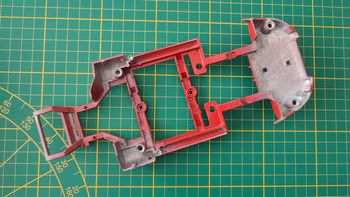 Carcasse inférieure pièce détachée miniature jaguar type E 1961 1/18 burago #B38