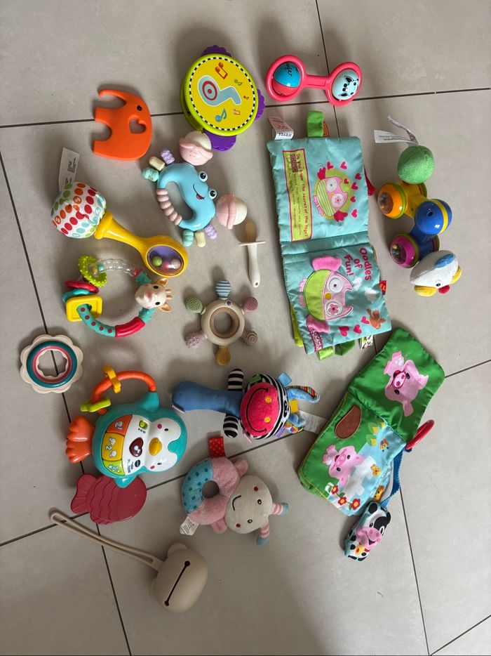 Lot jouets d’éveil de Bébé